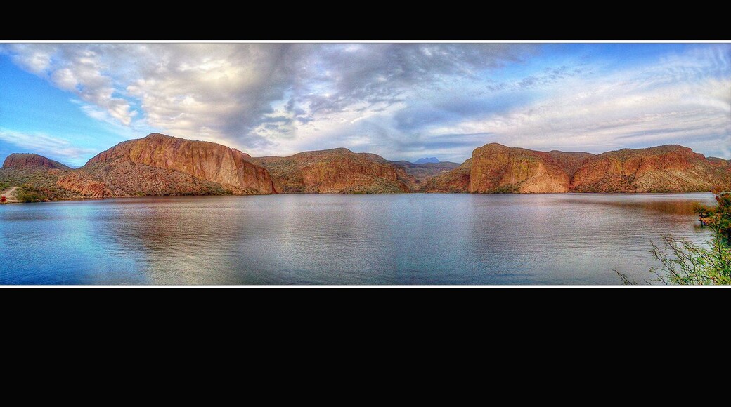 Gorgeous day trip from Phoenix area. Lots of scenic boating. Plenty of picnic and area to swim and play along the shore.