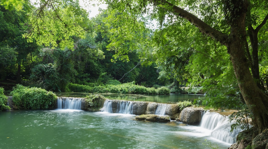 Jed-Sao-Noi (Little Seven-girl) Waterfall - THAILAND