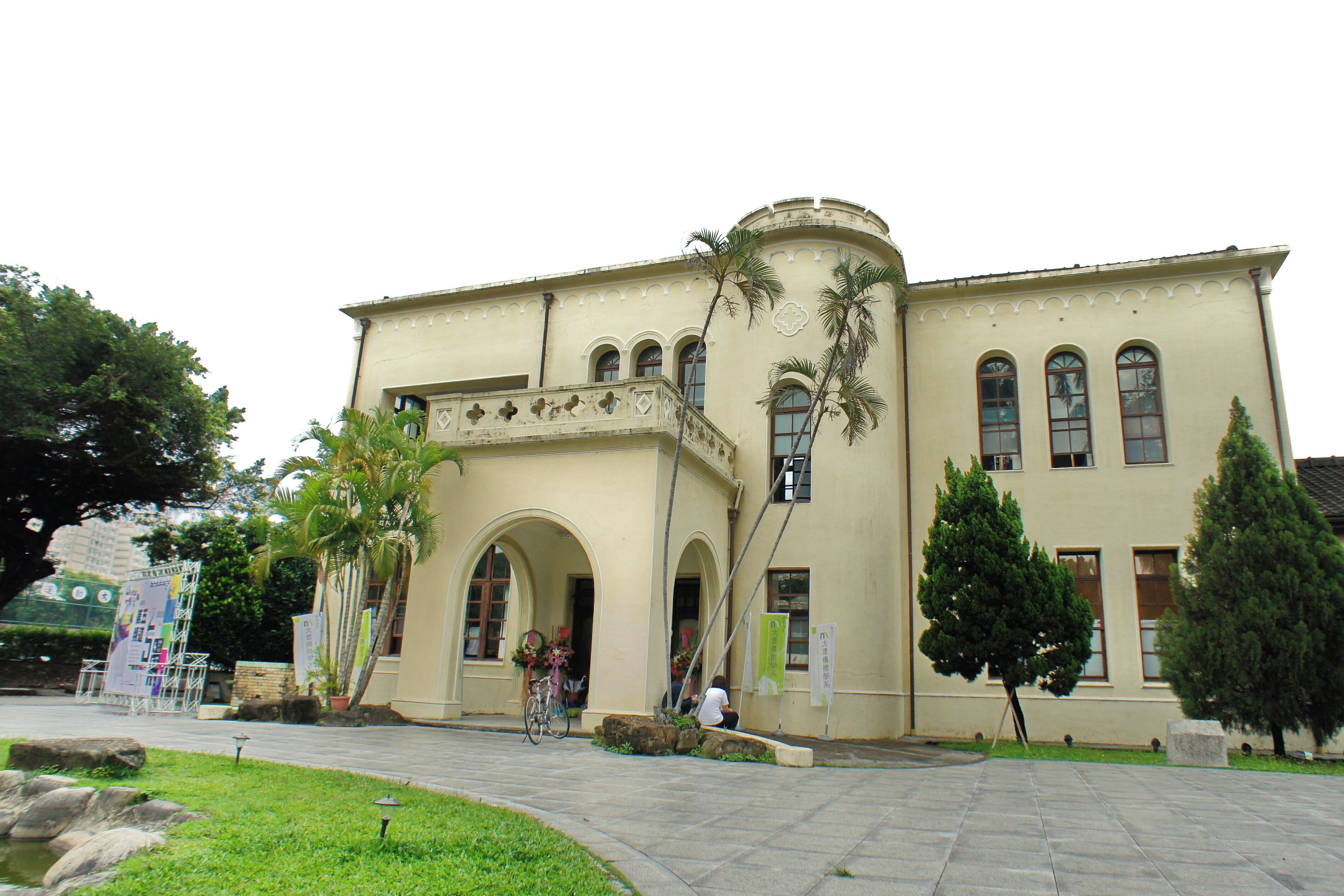 This is a photo of a monument in Taiwan identified by the ID