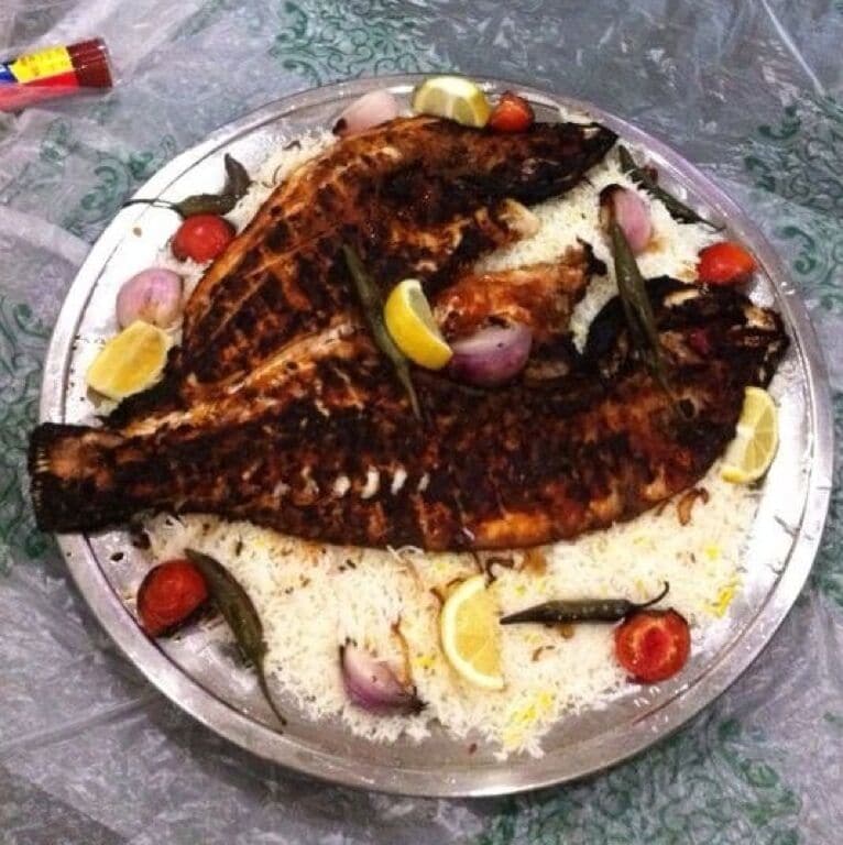 سمكة شعري مشويه على الفحم 