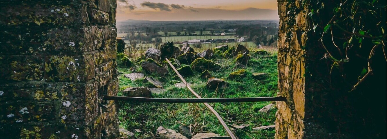 When the sun was coming to a close at the end of the day, I manage to capture the sun setting over the distant farm land over Co. Kildare. This castle is in ruins, some sight on top of the hill.