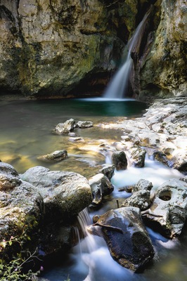 A magic place for its unique atmosphere, light, water and boulders, better come either very early in the morning or in the late afternoon to avoid the crowd!