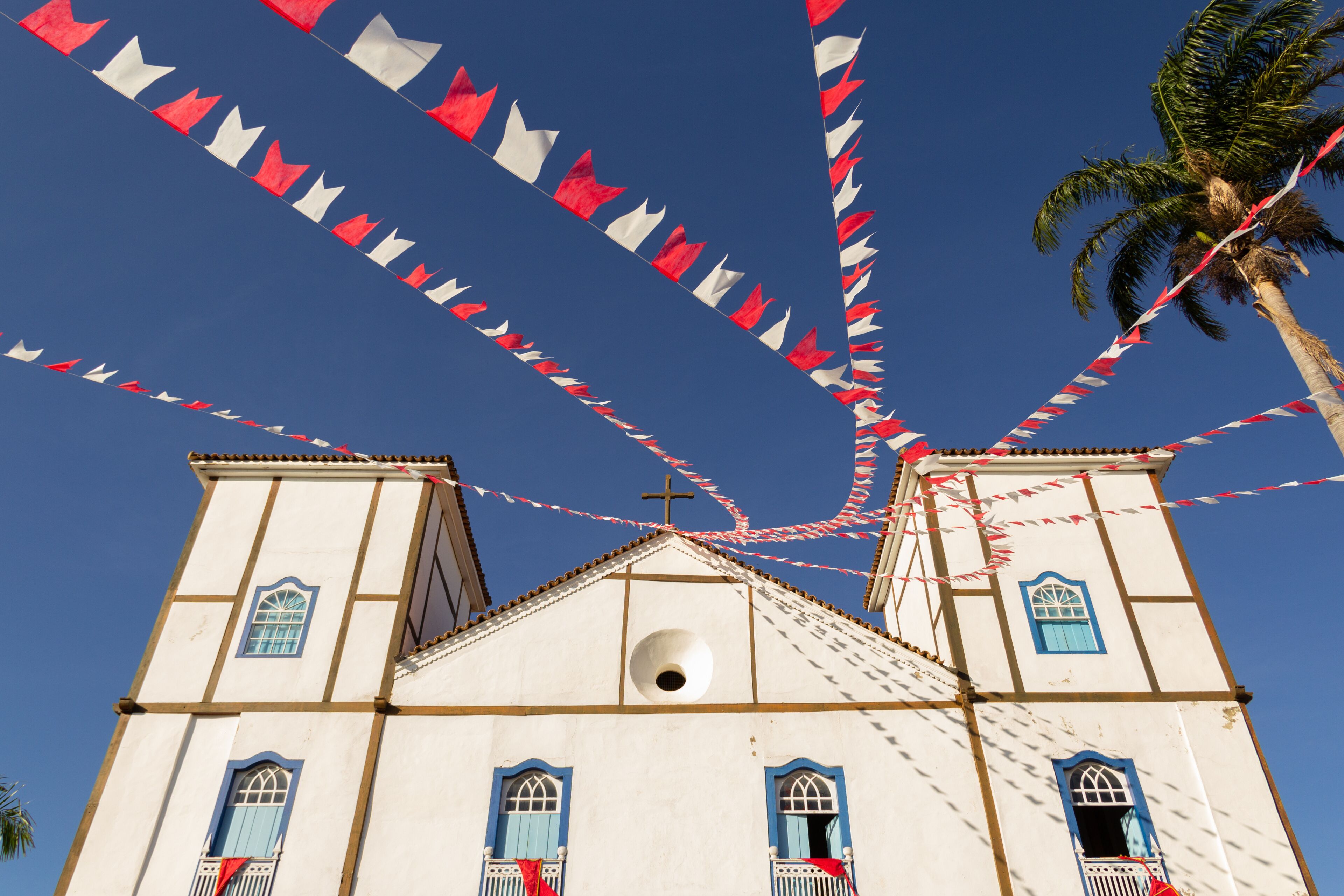 Igreja Matriz Nossa Senhora do Rosário decorada para as Cavalhadas, tradicional festa religiosa da cidade de Pirenópolis.