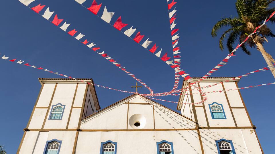 Igreja Matriz Nossa Senhora do Rosário decorada para as Cavalhadas, tradicional festa religiosa da cidade de Pirenópolis.