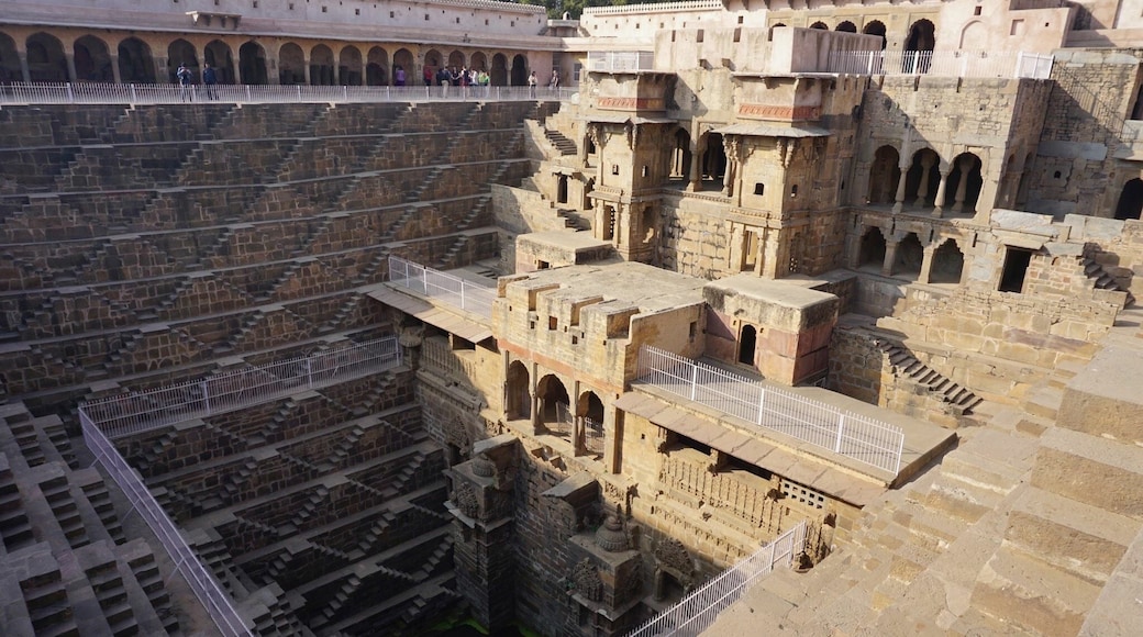 I was really looking forward to going to the largest stepwell in the world I was surprised at how little tourists were here. #stunningstructures