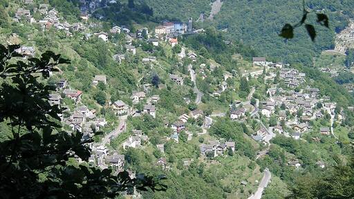 Blick Richtung Mergoscia im Valle Verzasca.