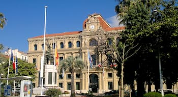 Cannes Francja - Hotel de Ville widok z bulwaru de la Croisette