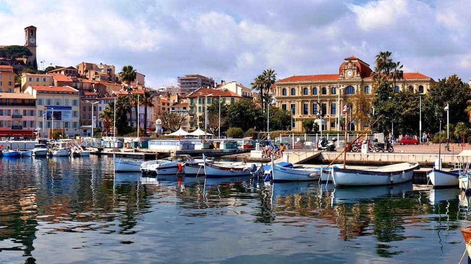 Cannes vom alten Hafen nach Suquet