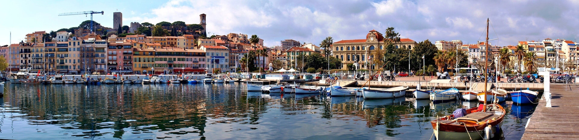 Cannes vom alten Hafen nach Suquet