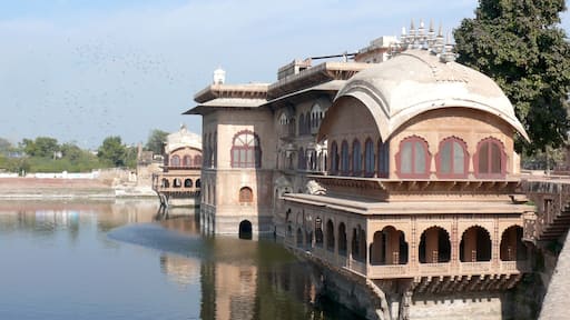 #Deeg is off the road between #Delhi and #Agra. About half way and on a poor road. Therefore not a lot of visitors even though thousands of people pass nearby. The water palace is beautiful. Well worth the visit.
