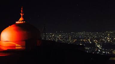 Nahargarh fort, Jaipur which means "abode of the Tigers" overlooks the whole of the pink city. Mesmerising view with lights as far as your eyes can see! Legend has it that Nahar here stands for Nahar Singh Bhomia whose spirit haunted the place and obstructed the construction of the palace. The spirit was pacified by building a temple within the fort.
#StunningStructures