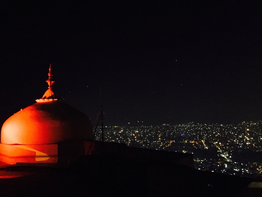 Nahargarh fort, Jaipur which means "abode of the Tigers" overlooks the whole of the pink city. Mesmerising view with lights as far as your eyes can see! Legend has it that Nahar here stands for Nahar Singh Bhomia whose spirit haunted the place and obstructed the construction of the palace. The spirit was pacified by building a temple within the fort.
#StunningStructures