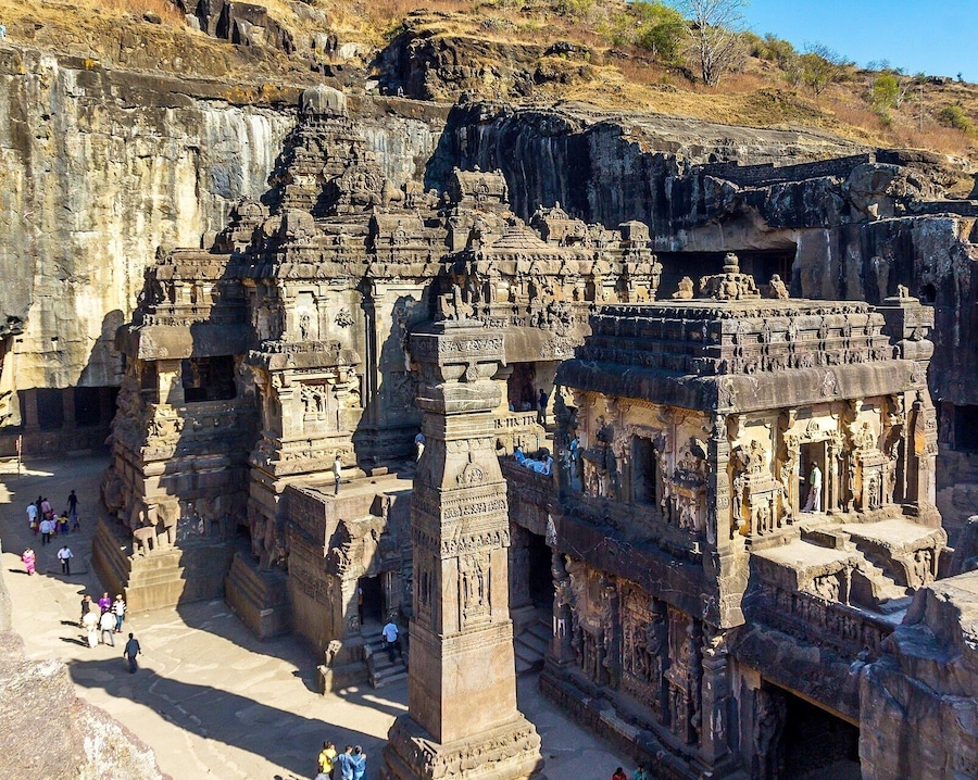 Cave temples of Ellora. A huge complex of buddhist, hindu and jain temples carved into the rock, not far from Aurangabad. It is one of the most important sights of ancient India and you can find it on UNESCO list for years.
#india #architecture
#temple
#ellora
#unesco