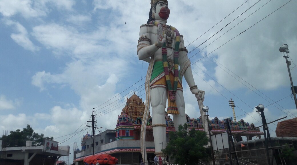 104 feet hanuman statue - positively imposing en route Shegaon (saint Gajanan maharaj temple)