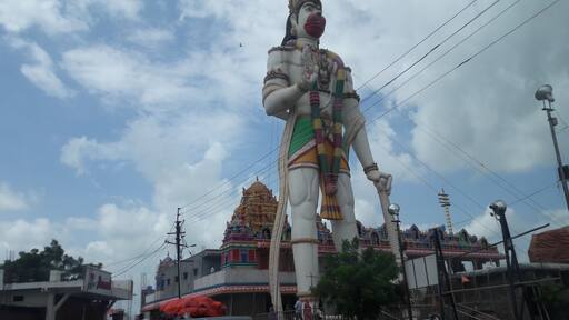 104 feet hanuman statue - positively imposing en route Shegaon (saint Gajanan maharaj temple)