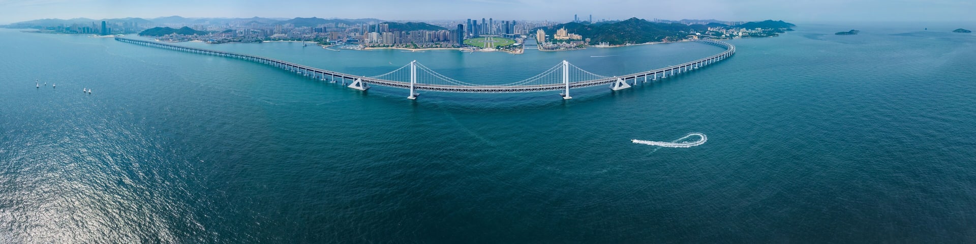 Panorama of Dalian Xinghaiwan Bridge