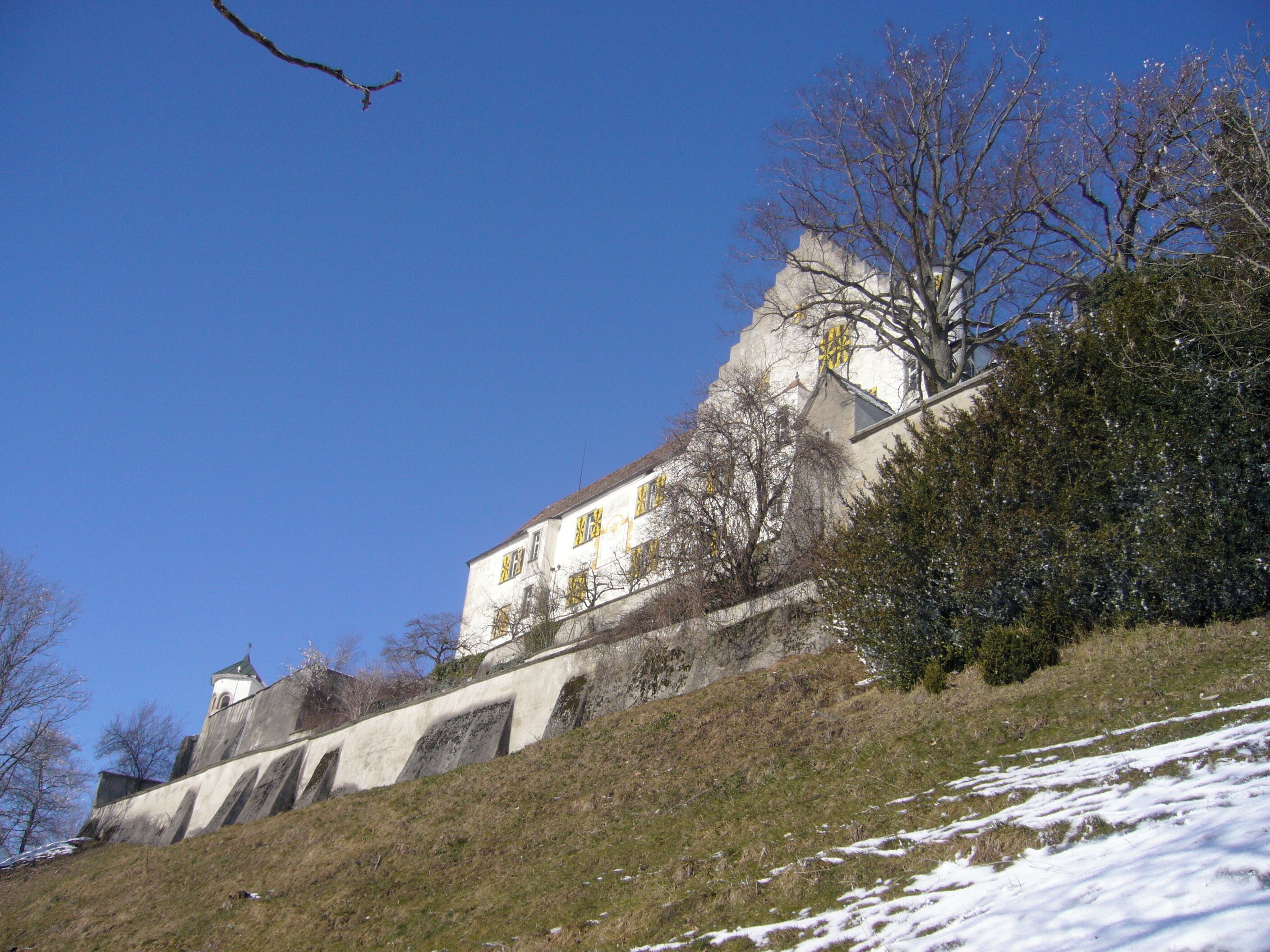 Schloss Sonnenberg von Südosten gesehen.