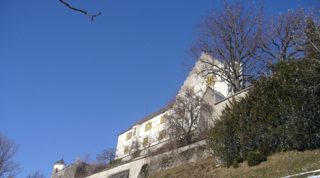 Schloss Sonnenberg von Südosten gesehen.