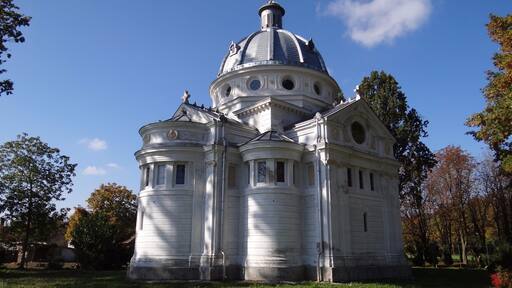 Szentegát is a small village in southern part of Hungary. However it has a castle, a small hunting castle in the forest and this awesome mausoleum.
#InStone