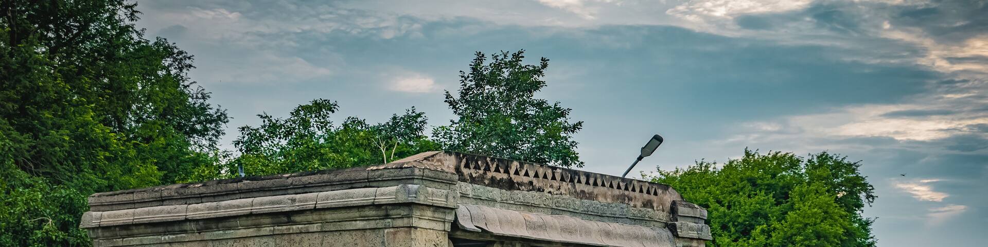 Sri Appan Venkatesa Perumal Temple is dedicated to Hindu God Vishnu located at Thiru Mukkoodal Village in Kanchipuram District of Tamilnadu. This temple is located on 3 banks of the rivers. ASI site.