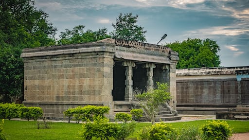 Sri Appan Venkatesa Perumal Temple is dedicated to Hindu God Vishnu located at Thiru Mukkoodal Village in Kanchipuram District of Tamilnadu. This temple is located on 3 banks of the rivers. ASI site.