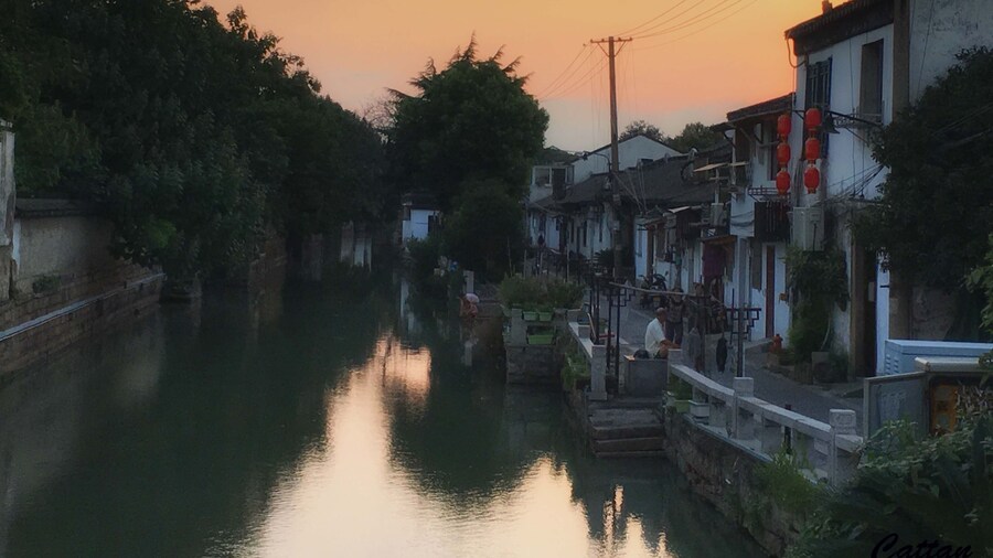 Pingjiang road, Suzhou,苏州, 中国 - the old white houses with black tiles #nationalpark #hiking #landscape #red #travel #reflection #china #water #architecture