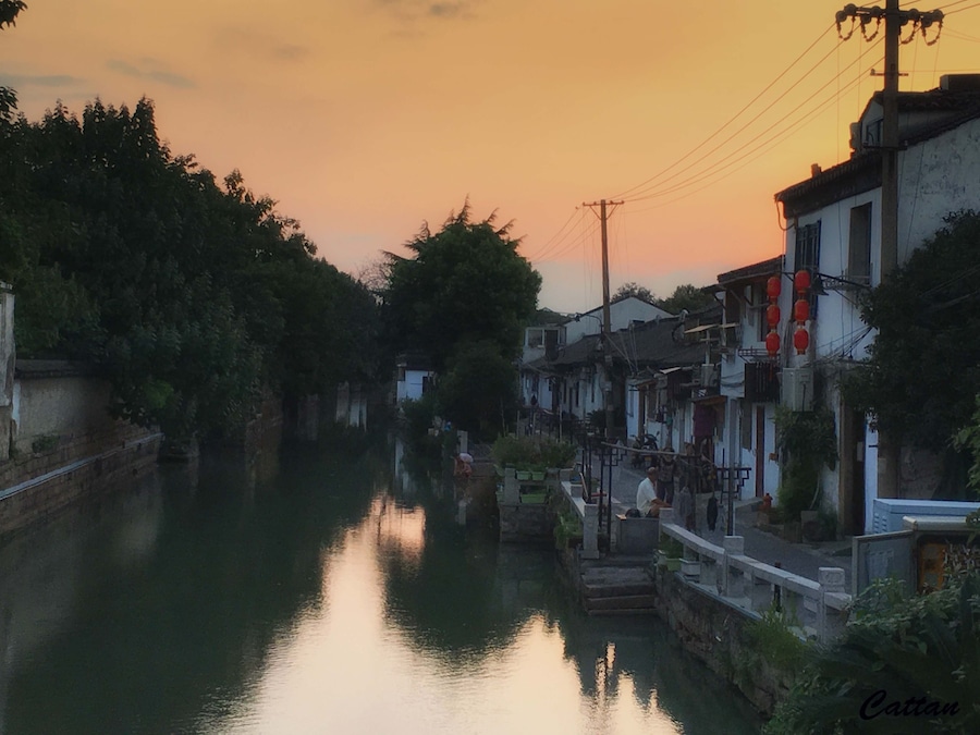 Pingjiang road, Suzhou,苏州, 中国 - the old white houses with black tiles #nationalpark #hiking #landscape #red #travel #reflection #china #water #architecture