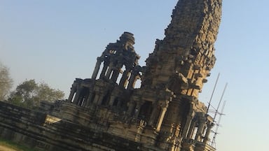 People said this temple is made by gosts..... Nd all the stones are just one on one no cement no anyother substance used to make this.. 30km from morena dist.