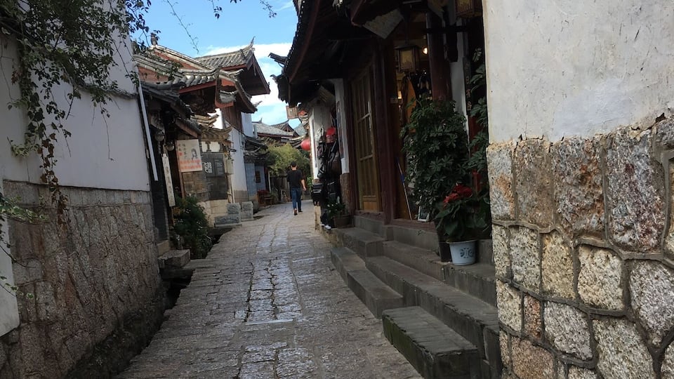 Cool ancient town in Lijiang, Yunnan #instone