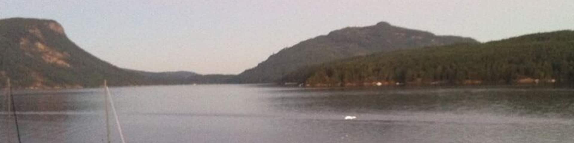 Having a beer at the pub. Nice view, full moon.