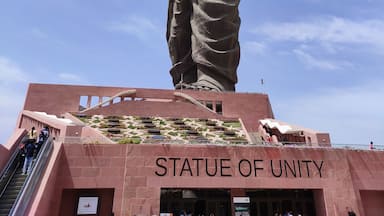 A large statue of a man standing on a platform with the words "STATUE OF UNITY" below.