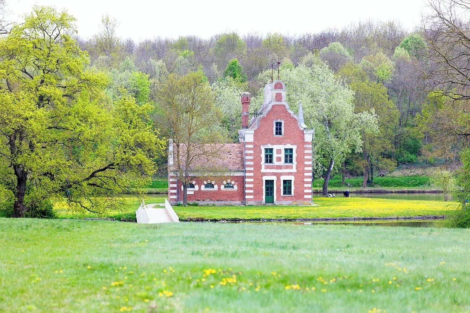 #Parks #BvSParks #BvSSPring #hungary #travel #heritage

The Dutch House can be found in the english landscape garden of the Festetics Mansion. Built in 1891 by Earl Pál Festetics. This dutch style building is located on a small island surrounded by a fish pond.