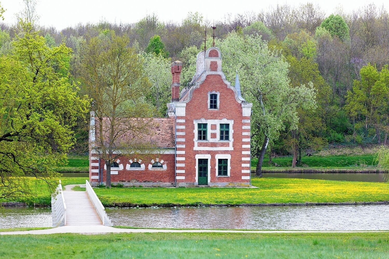 #Parks #BvSParks #BvSSPring #hungary #travel #heritage

The Dutch House can be found in the english landscape garden of the Festetics Mansion. Built in 1891 by Earl Pál Festetics. This dutch style building is located on a small island surrounded by a fish pond.
