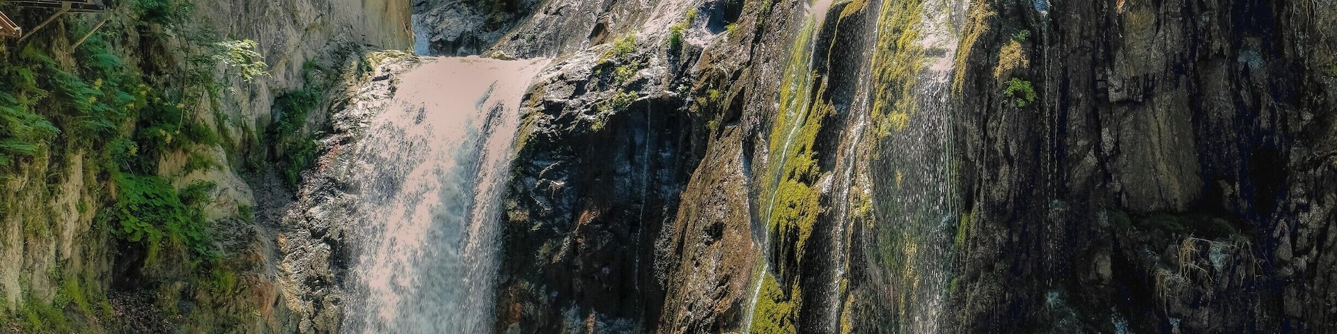 Easy hike along the wood stairs through a succession of waterfalls. Impressive