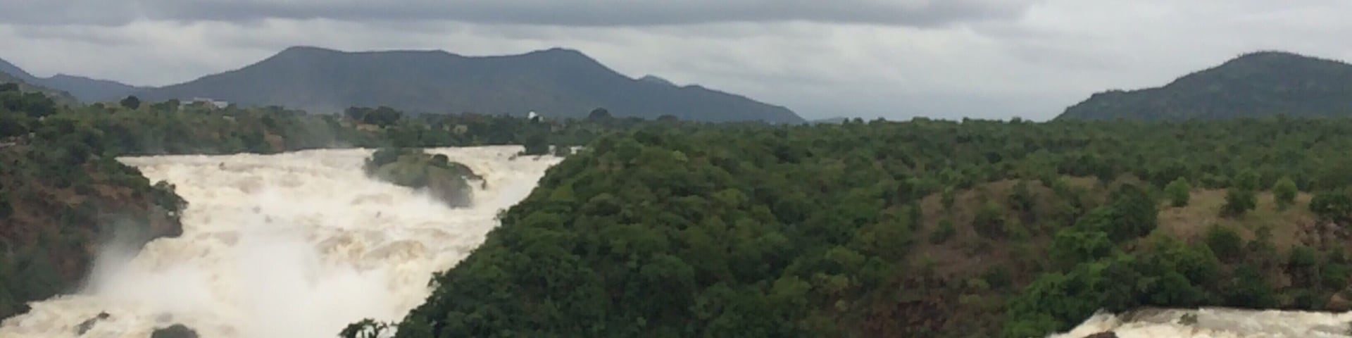 A majestic Waterfall by the river Cauvery at Karnataka , India!! What a beauty!! 😍😍