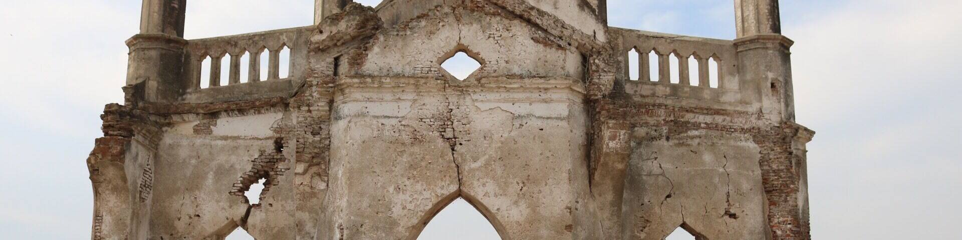 India is a land of diversity and also a country that has not showcased so many of its important, interesting and unique landmarks. This abandoned church for example is located in Karnataka and is somewhere in the middle of a village. It was built by French missionaries in the 19th century but was abandoned after the construction of the Hemavati Dam and Reservoir. What's remarkable about this site is that church is submerged in rainwater in the monsoons and its popularity has been on an upward trend mostly by word of mouth from lads who take off on weekend adventures to explore places that are off the beaten path.