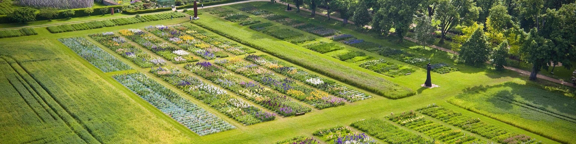 Vue aérienne des Jardins du Chùteau de Vullierens