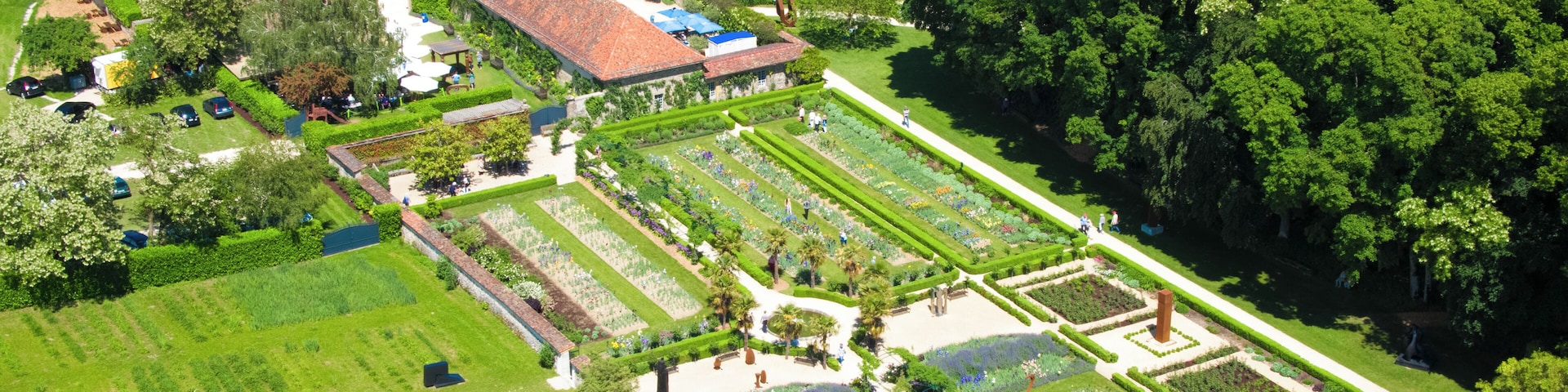 Vus panoramique sur le domaine du Château de Vullierens