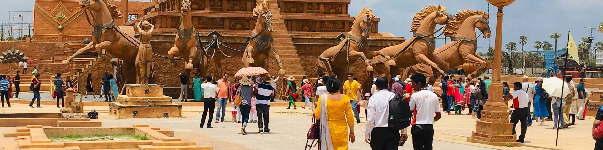 When I saw this place all those scenes in the film came into my mind..mesmerising #Bahubali film set#Indian movie#Ramoji film city#Hyderabad🎬