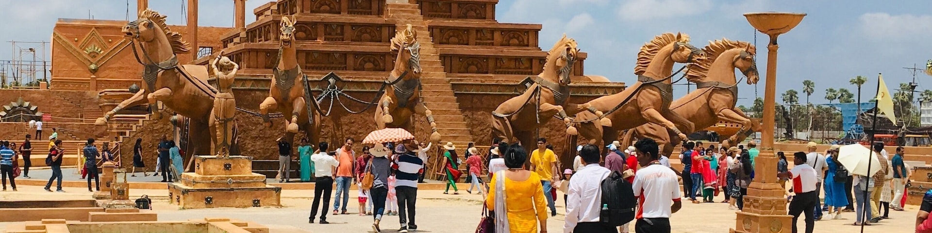 When I saw this place all those scenes in the film came into my mind..mesmerising #Bahubali film set#Indian movie#Ramoji film city#Hyderabad🎬