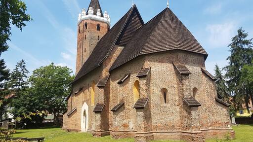 A reformed church in Gothic style from the 14th century. The former Catholic church became Calvinist when in the 16th century the landowner - and with him the whole town of Csenger- changed his faith.
#church #reformed #Calvinist #gothic #bricks