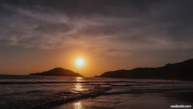Life is too short. Move to a beach and don’t turn back ~ read somewhere
#beach #sunset #travel #wanderlust #memories #lifesabeach #sassilysolo #solotraveller #canonshots #goa #palolem #india #solotravel #waves #skyline #goldenhue