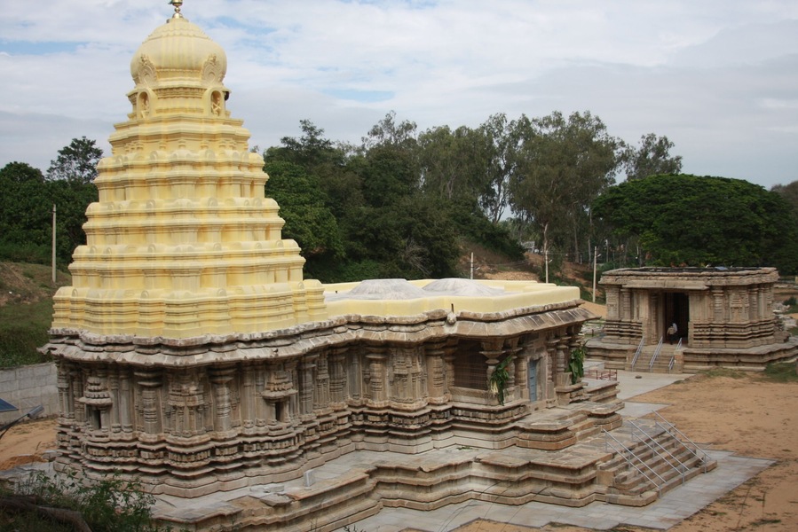 Talakadu. A desert-town in Karnataka where most temples lay buried in sand.