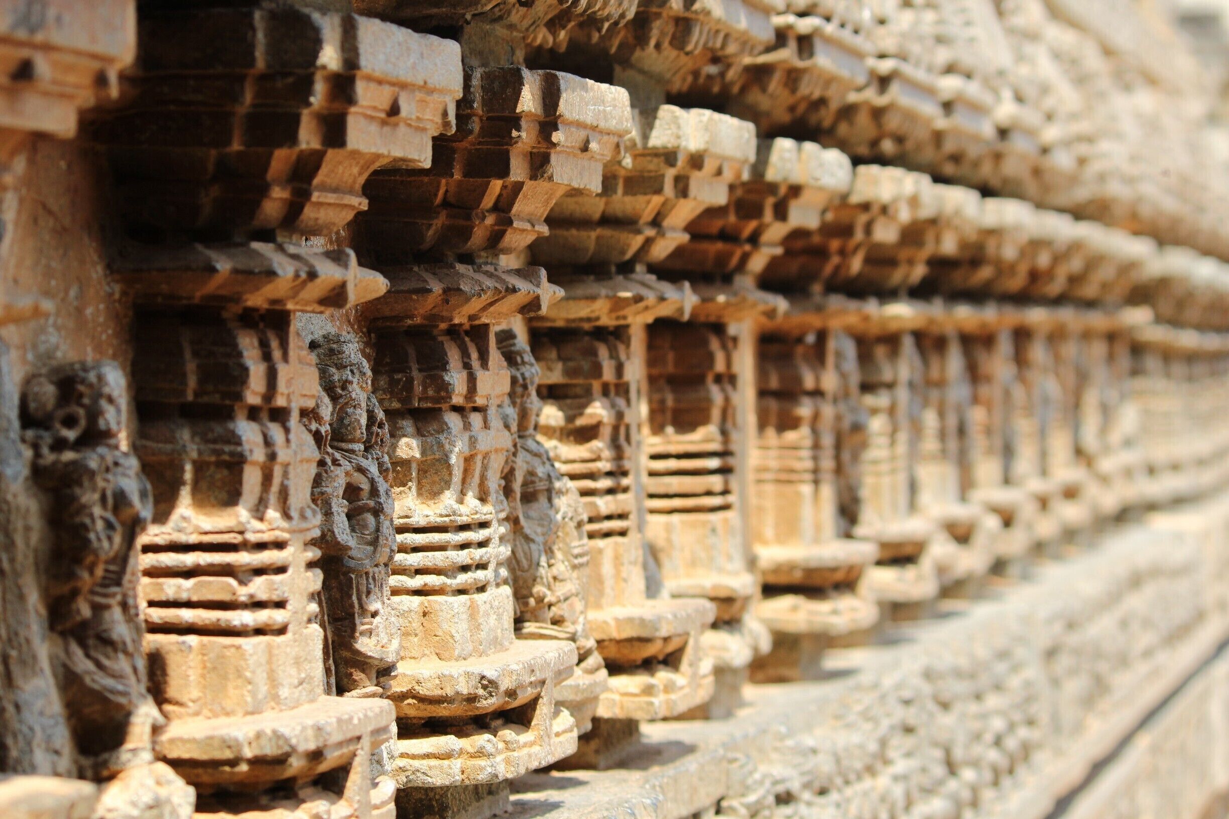 Srirangapatna is mostly known for its temples among other things. These temples are architectural beauties that are carved out of huge boulders. The intricate designs of the temple walls will definitely mesmerize you!     