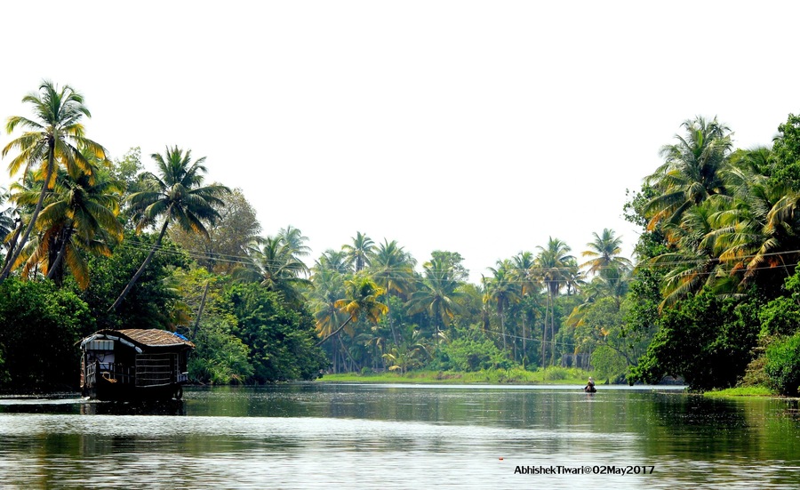 We were exploring Kochi Backwaters nearby a village known as Vaikom . Apart from Kochi , some nearby villages offer great stay .
#LifeAtExpedia