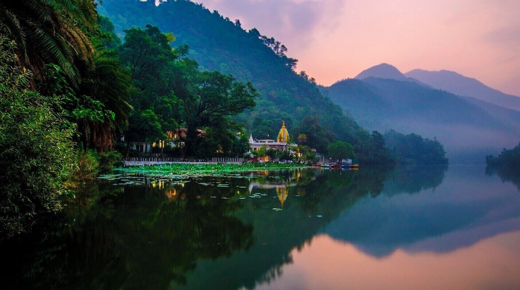 Beautiful & calm Renuka lake at 5am. This sacred lake is surrounded by hills in the Sirmaur district of Himachal Pradesh in India with a circumference of 3.2 Kms. Want to meditate in foothills of Himalayas? Come here...
#LifeAtExpedia #reflections