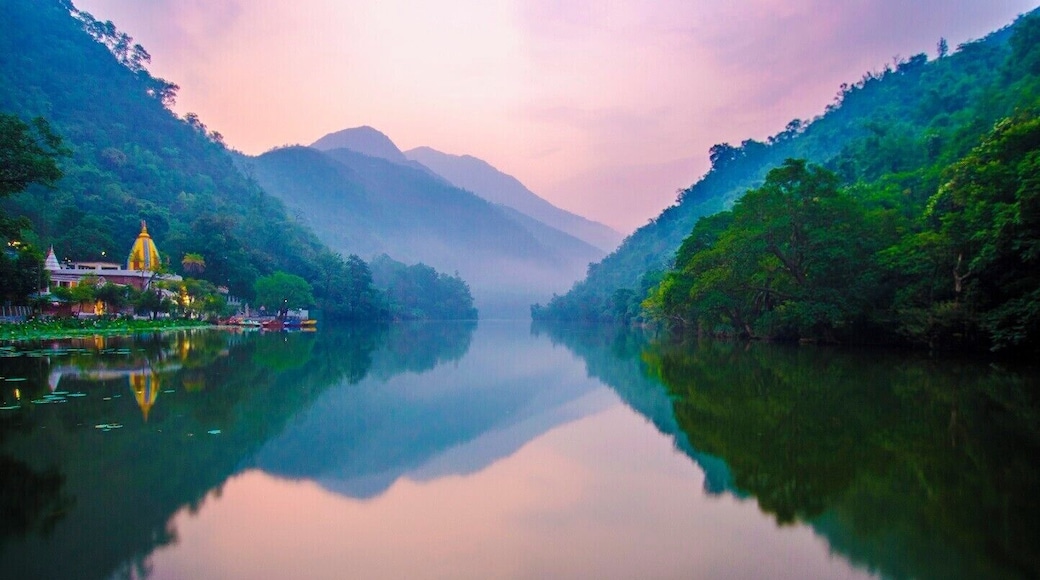 Captured beautiful & calm Renuka lake at 5am. This sacred lake is surrounded by hills in the Sirmaur district of Himachal Pradesh in India with a circumference of 3.2 Kms. Want to meditate in foothills of Himalayas? Come here...
#LifeAtExpedia #reflections #Mountains