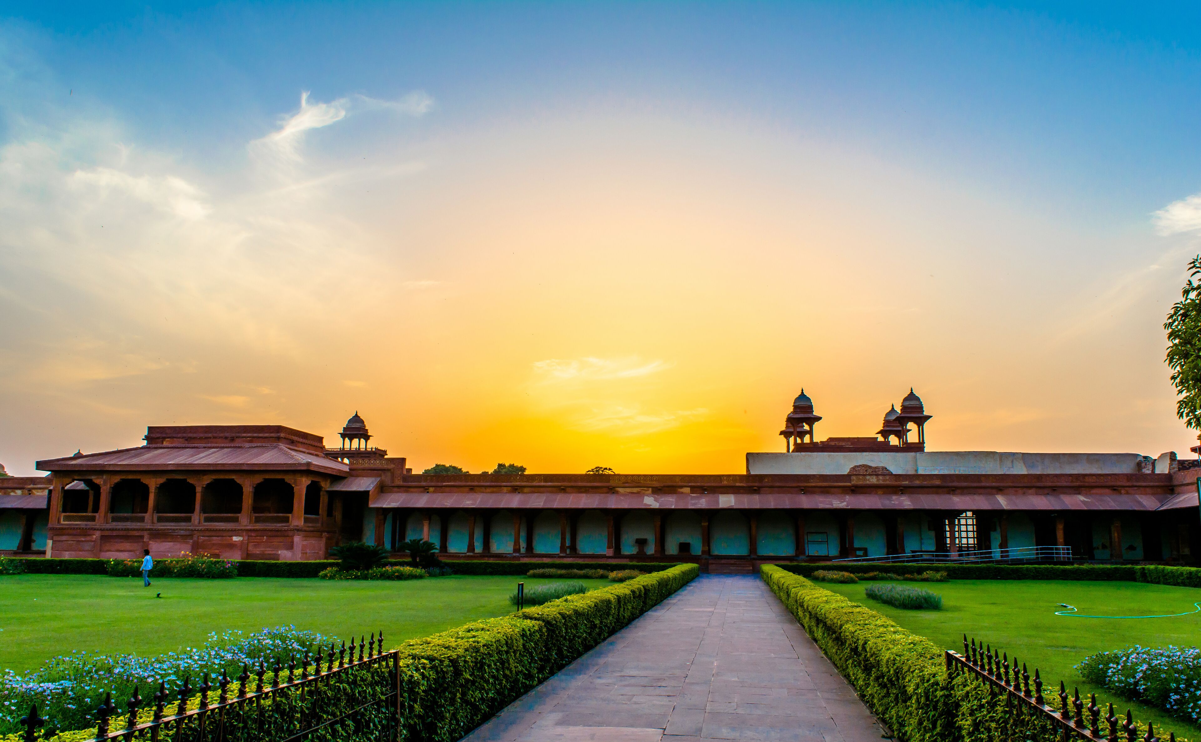Fatehpur Sikri fort is a town in the Agra District of Uttar Pradesh, India. Buland Gate, Dadupura,
