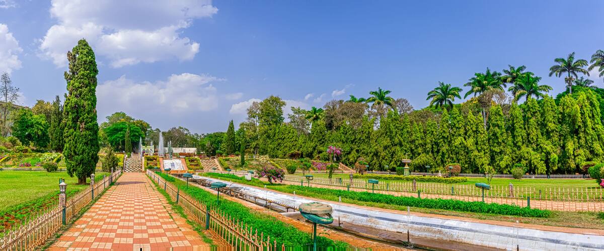 Brindavan Gardens at Mandya District, Karnataka. it is at the bottom of the Krishnaraja Sagara Dam or KRS dam across the river Cauvery. it Spread across an area of 60 acres. The world-famous garden.
