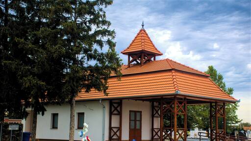 HDR photo of a house in Bรถsarkany